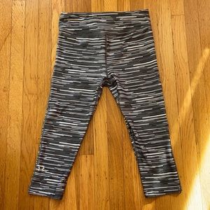 Like new Underarmour capri leggings